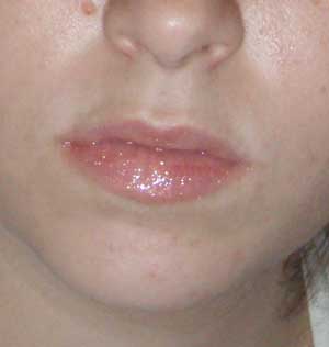 Softdazzle-dazzleglass-on-lips