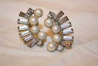 Beauty-crisis-pearl-crystal-earrings