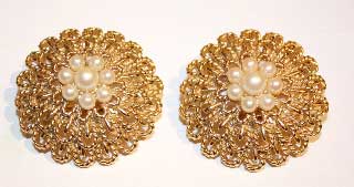 Beauty-crisis-pearl-earrings