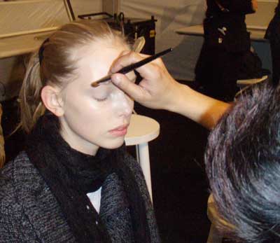 Applying-eyeshadow-backstage-rebecca-taylor