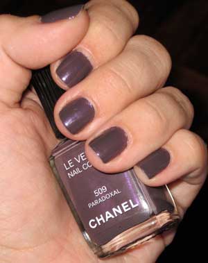 Chanel-padaroxal-on-nails
